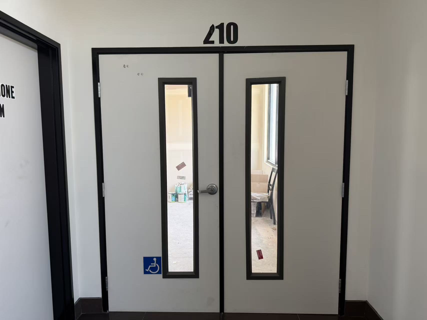 2956 E Colorado Blvd, Pasadena, CA for lease Interior Photo- Image 1 of 10