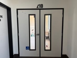 2956 E Colorado Blvd, Pasadena, CA for lease Interior Photo- Image 1 of 10