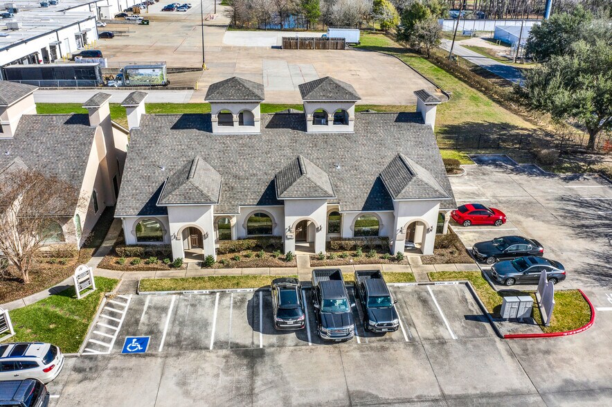 12802 Willow Centre Dr, Houston, TX à vendre - Photo du bâtiment - Image 1 de 48