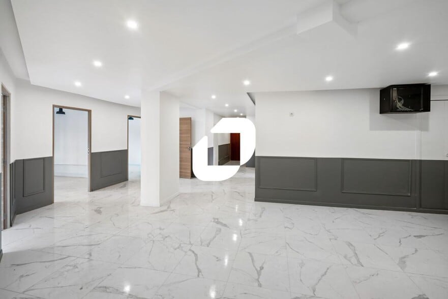 45 Rue Saint-Lambert, Paris for lease - Interior Photo - Image 2 of 15