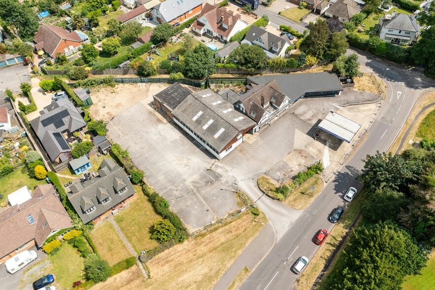 Salisbury Rd, Ringwood à louer - Photo du bâtiment - Image 3 de 14