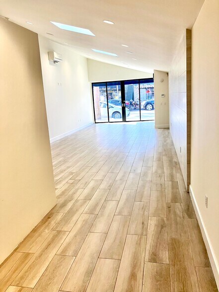 218 Marine Ave, Newport Beach, CA à louer - Photo du bâtiment - Image 3 de 8