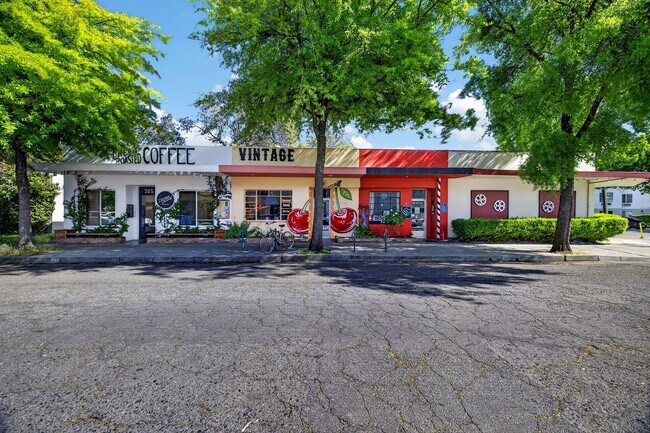 Plus de détails pour 351 E 6th St, Chico, CA - Commerce de détail à vendre