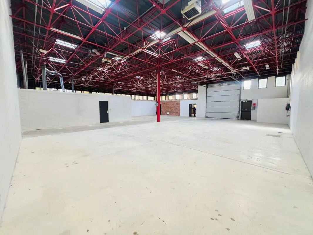 Flex dans Montigny-le-Bretonneux à louer Photo du bâtiment- Image 1 de 17