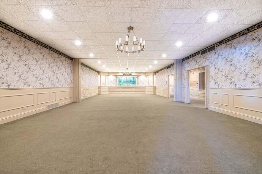 12 N Pistakee Lake Rd, Fox Lake, IL à louer - Photo du bâtiment - Image 2 de 9