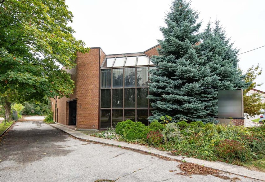 6 Collinsgrove Rd, Toronto, ON for sale - Building Photo - Image 1 of 25