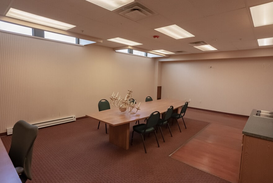 253 E Washington St, New Castle, PA for lease - Interior Photo - Image 2 of 26