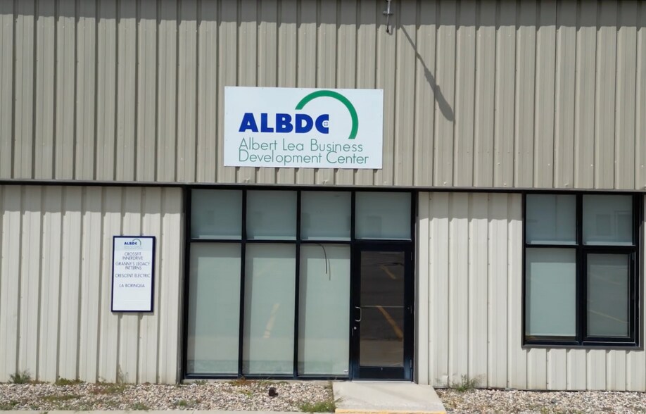 2610 YH Hanson Ave, Albert Lea, MN à louer - Photo du bâtiment - Image 2 de 7