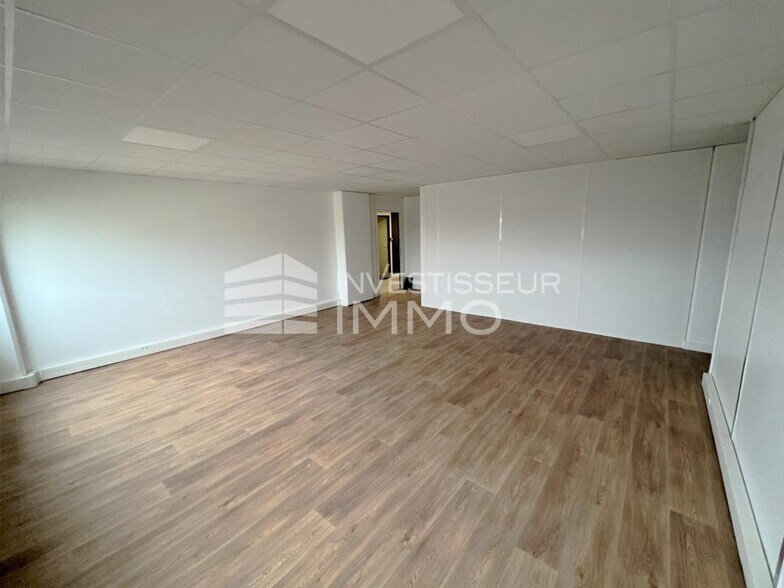 Office in Antony for lease - Interior Photo - Image 2 of 5
