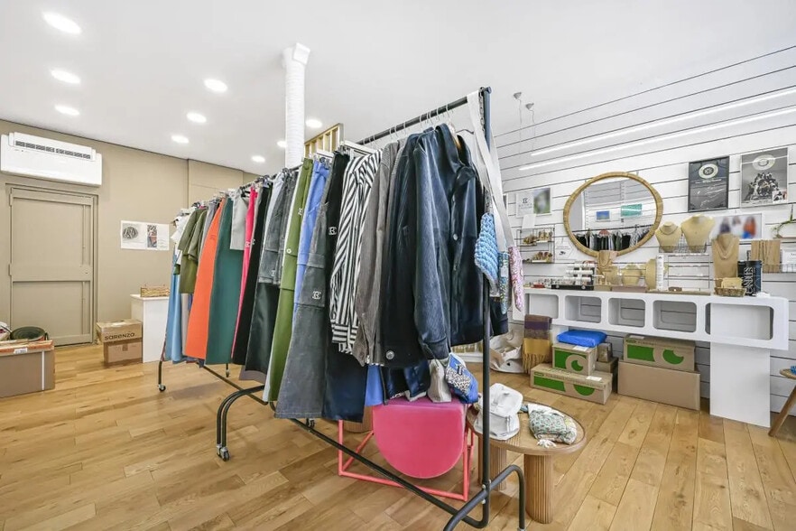 Commerce de détail dans Issy-les-Moulineaux à louer - Photo intérieure - Image 2 de 5