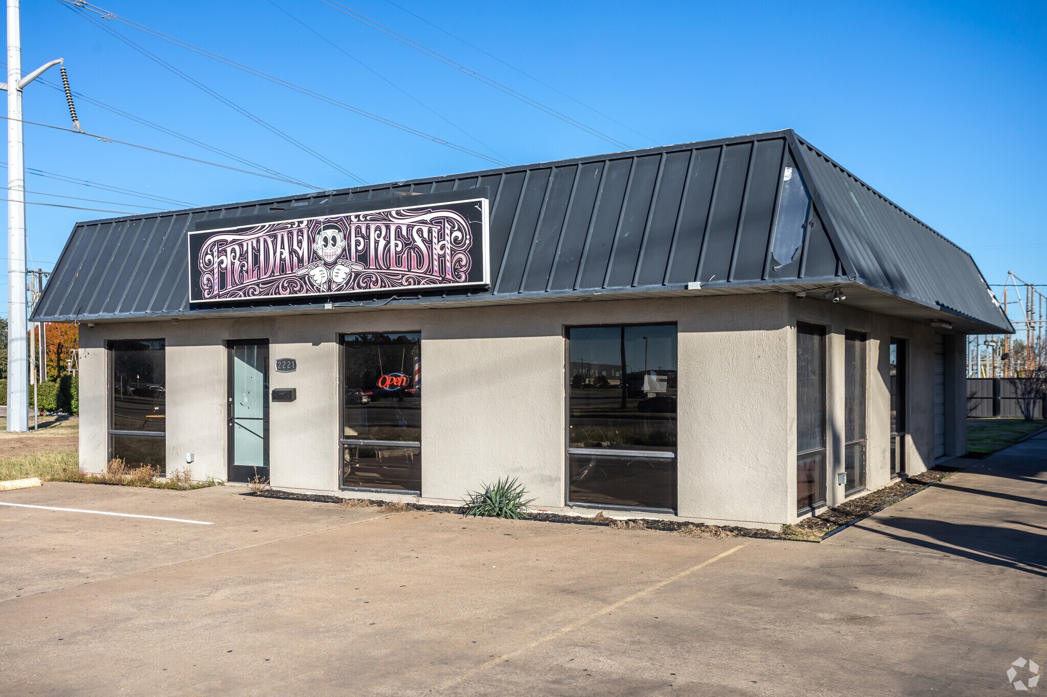 2221 E Pioneer Pky, Arlington, TX for lease Primary Photo- Image 1 of 2