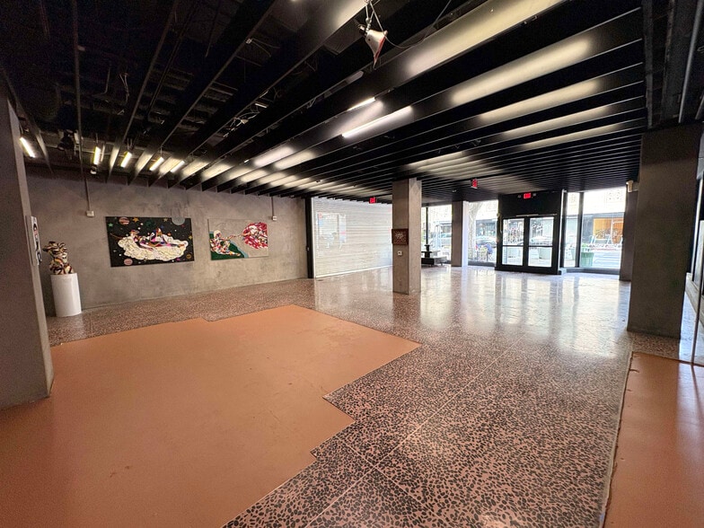 215 W 9th St, Los Angeles, CA for lease - Interior Photo - Image 2 of 43