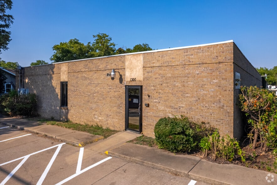 1300 N Anglin, Cleburne, TX for lease - Building Photo - Image 3 of 15