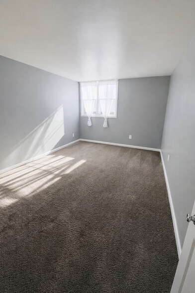 522 Wilson Bridge Dr, Oxon Hill, MD for sale - Building Photo - Image 3 of 7