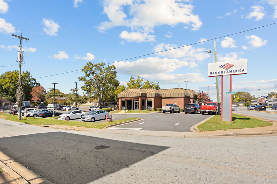 1601 Poinsett Hwy, Greenville, SC for sale - Building Photo - Image 2 of 9