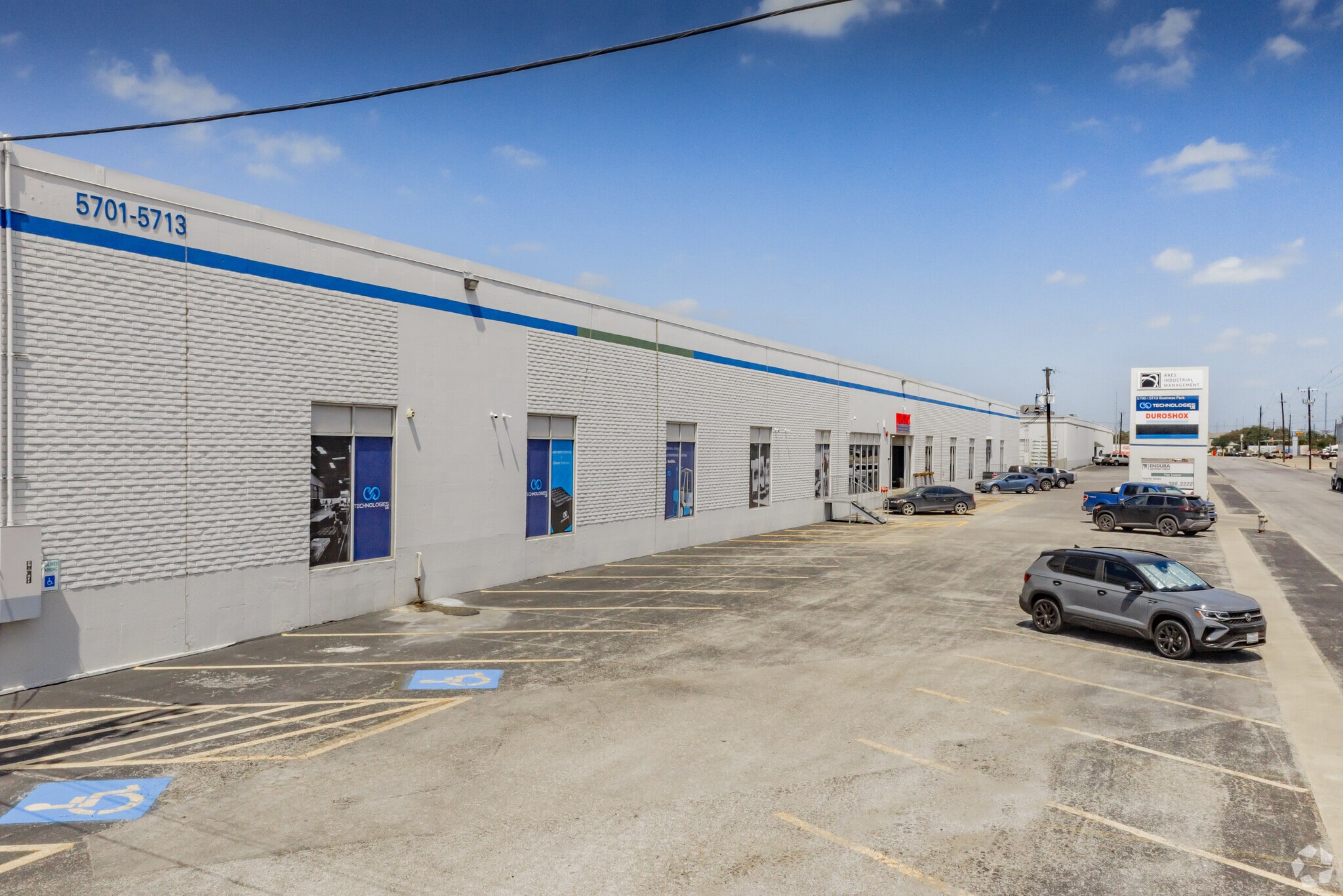 5701-5713 Business Park, San Antonio, TX à louer Photo principale- Image 1 de 5