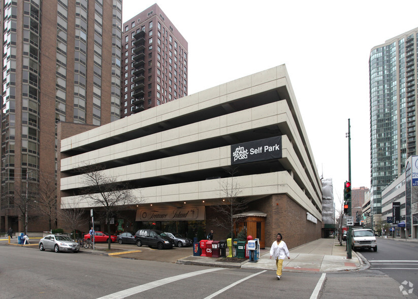 75 W Elm St, Chicago, IL for lease - Building Photo - Image 2 of 7