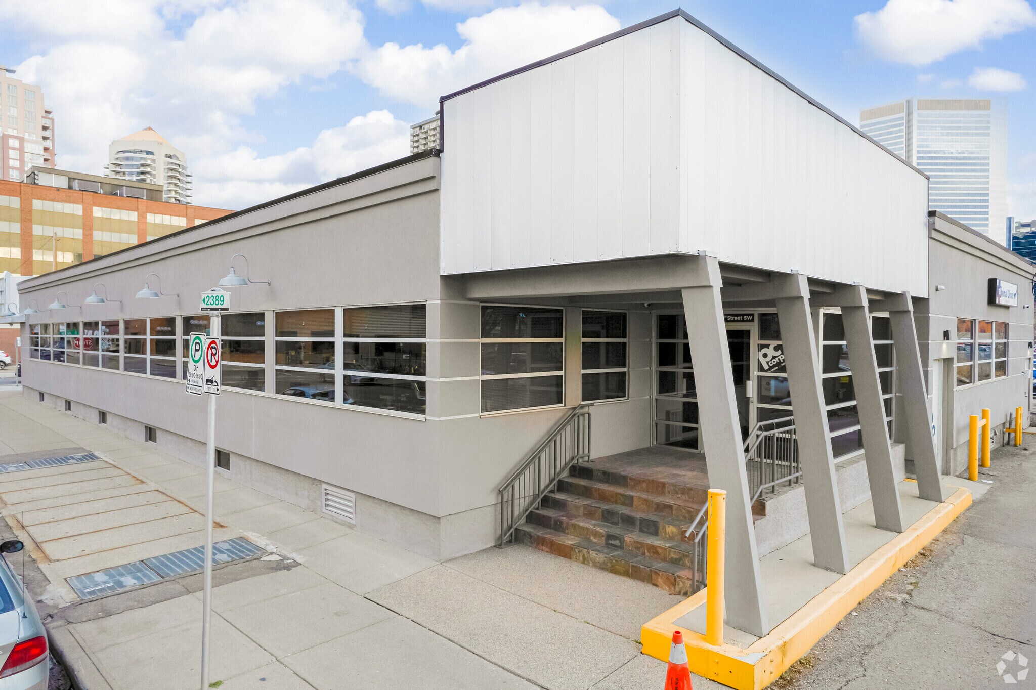 820 10th St SW, Calgary, AB for sale Primary Photo- Image 1 of 1