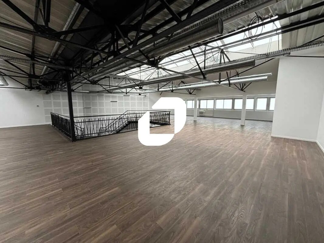 Flex in Nanterre for lease Building Photo- Image 1 of 22