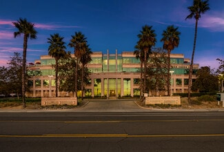 Plus de détails pour 500 La Terraza Blvd, Escondido, CA - Bureau à vendre