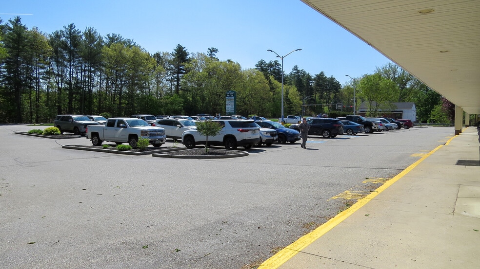 2626 Brown Ave, Manchester, NH for lease - Building Photo - Image 2 of 18