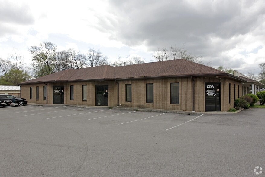 725 S Church St, Murfreesboro, TN à louer - Photo du bâtiment - Image 2 de 11
