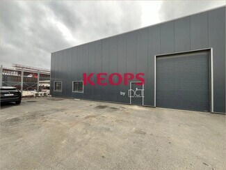 Plus de détails pour Local d'activités à louer