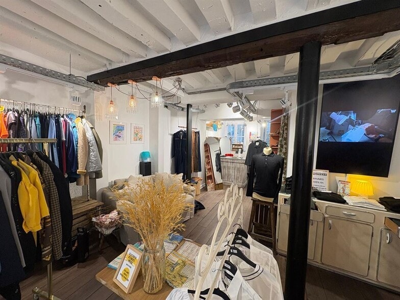 Retail in Paris for lease - Building Photo - Image 3 of 5