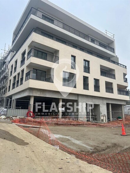 Retail in Sucy-en-Brie for lease - Building Photo - Image 1 of 7
