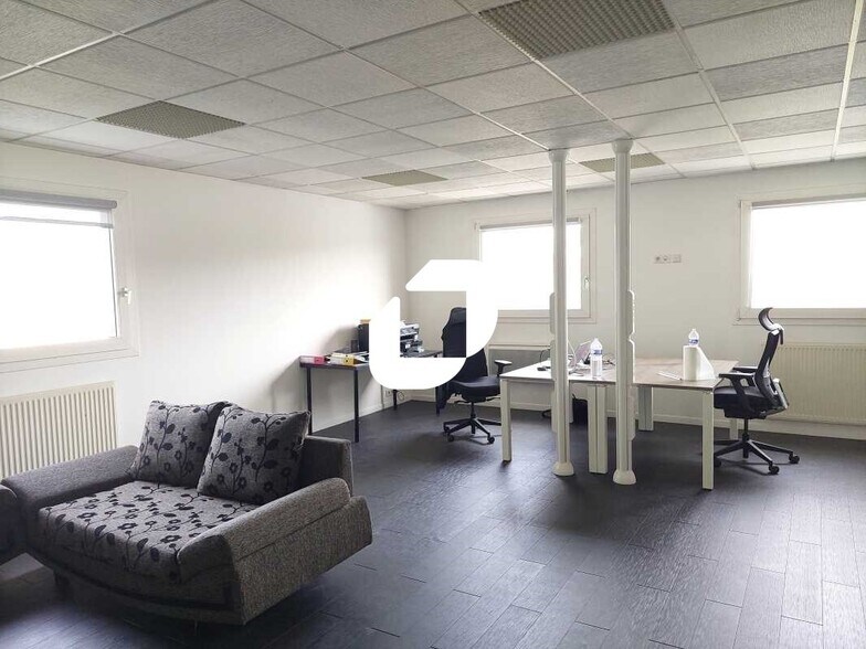 Office in Trappes for sale - Interior Photo - Image 1 of 10