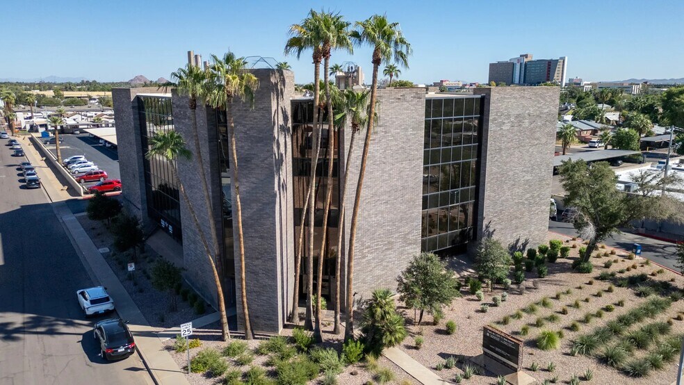 3221 N 16th St, Phoenix, AZ à louer - Photo du bâtiment - Image 2 de 9