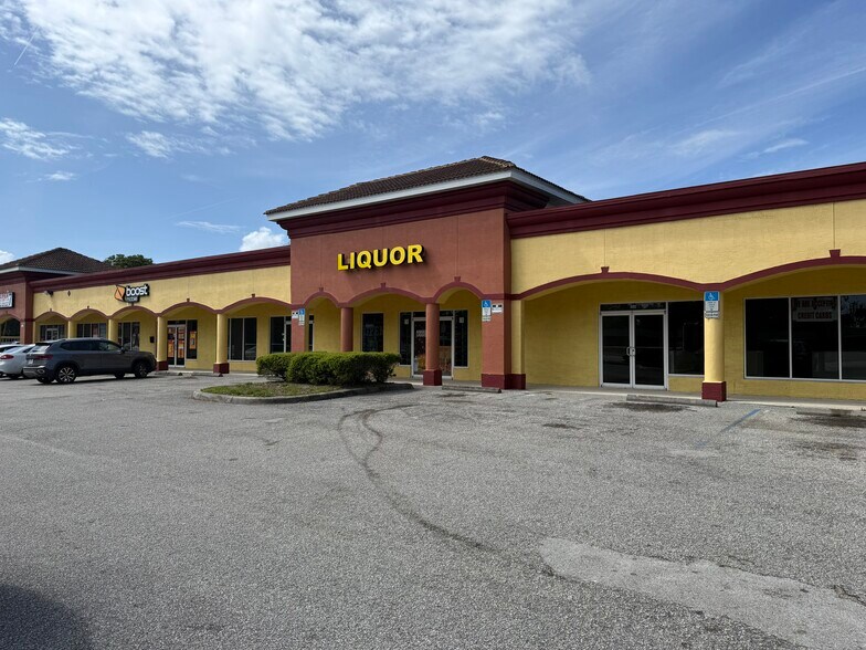 1310 S Ridgewood Ave, Daytona Beach, FL à louer - Photo du bâtiment - Image 2 de 5