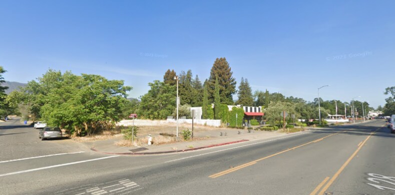 905 Main St, Saint Helena, CA à louer - Photo du bâtiment - Image 3 de 4