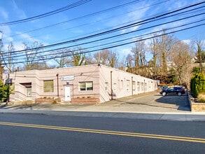 45 Carlton Ave, East Rutherford, NJ à louer Photo intérieure- Image 1 de 7