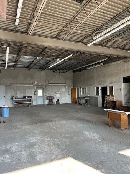 411 Pleasant Ave, Hamburg, NY for lease - Interior Photo - Image 3 of 7