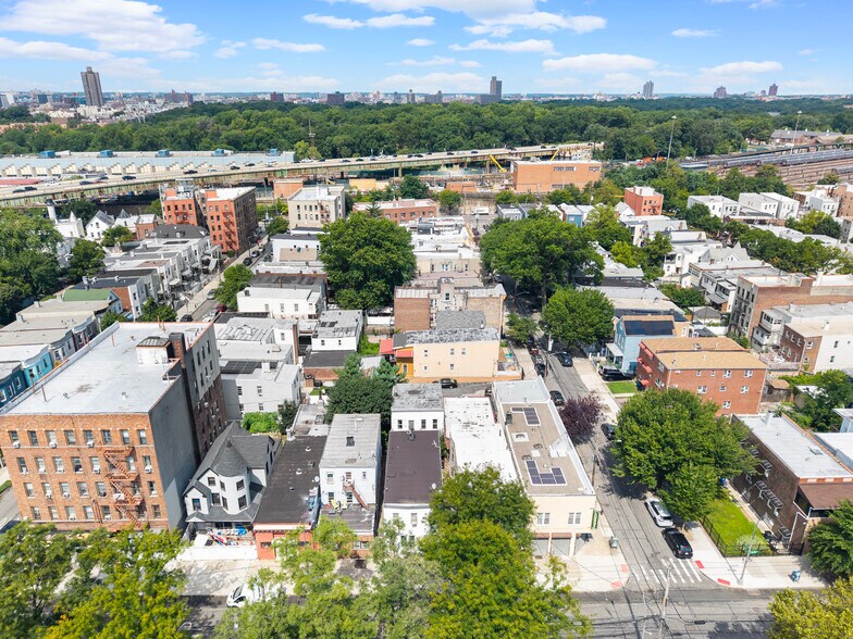 539 Van Nest Ave, Bronx, NY for sale - Building Photo - Image 2 of 12