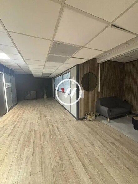 Office in Marseille for lease - Interior Photo - Image 1 of 8