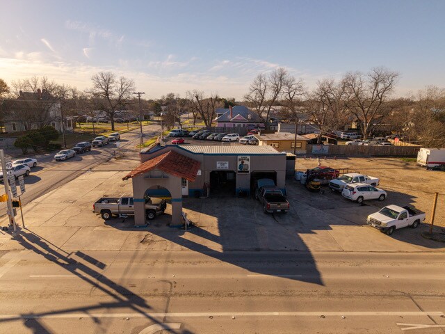 103 W Kingsbury St, Seguin, TX for sale - Building Photo - Image 3 of 11