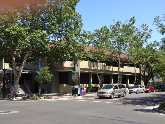 508 2nd St, Davis, CA à louer - Photo du bâtiment - Image 2 de 9