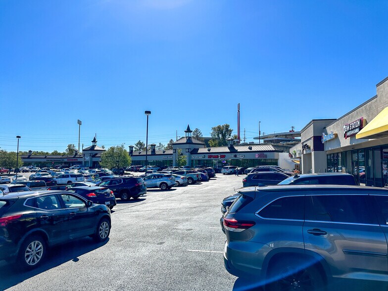 2301-2379 Buttermilk Xing, Crescent Springs, KY à louer - Photo du bâtiment - Image 2 de 6