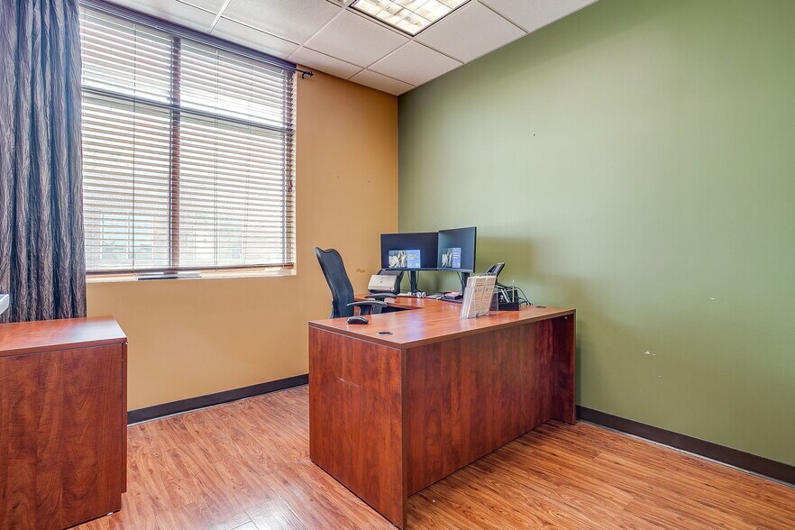 3100 N Tarrant Pky, Fort Worth, TX à louer - Photo du bâtiment - Image 3 de 19