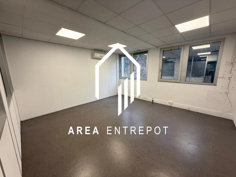 Flex in Marseille for lease - Interior Photo - Image 3 of 14