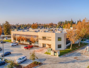 5329 Office Center Ct, Bakersfield, CA à louer - Photo du bâtiment - Image 2 de 8