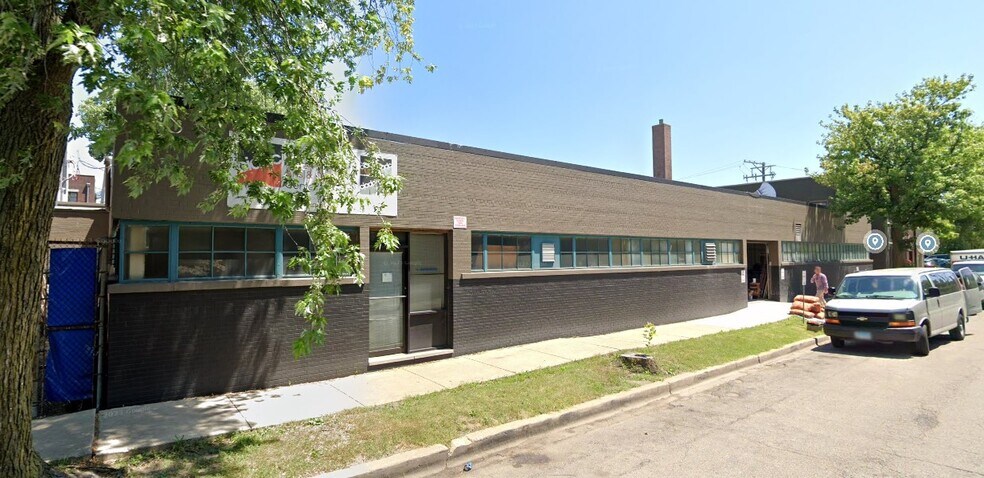 ROGERS PARK MULTI-BUILDING INVESTMENT portefeuille de 3 propriétés à vendre sur LoopNet.ca - Photo du bâtiment - Image 3 de 8