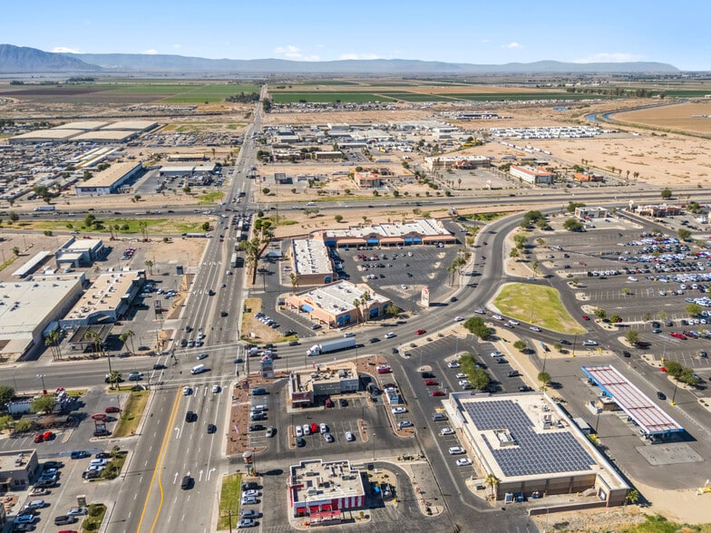 203 E Cole Rd, Calexico, CA à vendre - Photo du bâtiment - Image 2 de 27