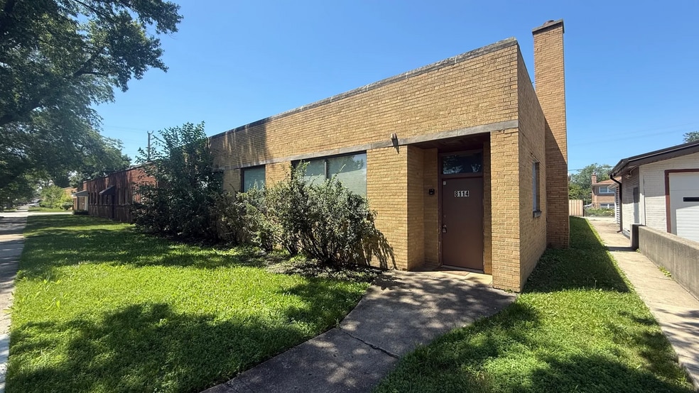 8114 Ridgeway Ave, Skokie, IL for sale - Primary Photo - Image 1 of 12