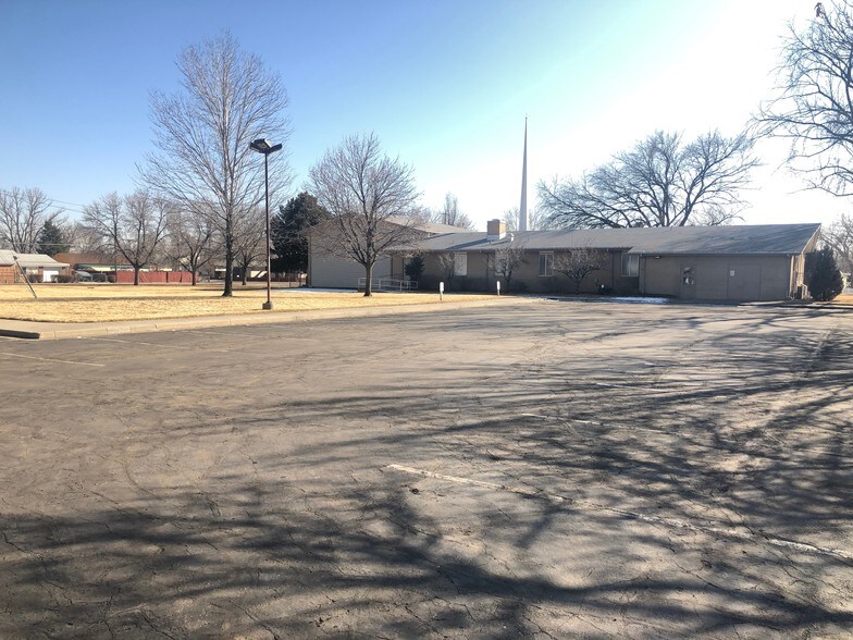 7021 E 64th Ave, Commerce City, CO à vendre - Photo du bâtiment - Image 2 de 18