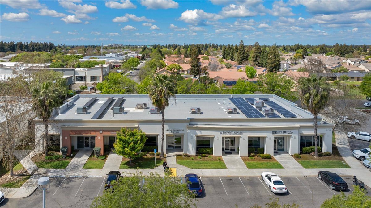 7125 N Chestnut Ave, Fresno, CA à louer Photo du bâtiment- Image 1 de 31