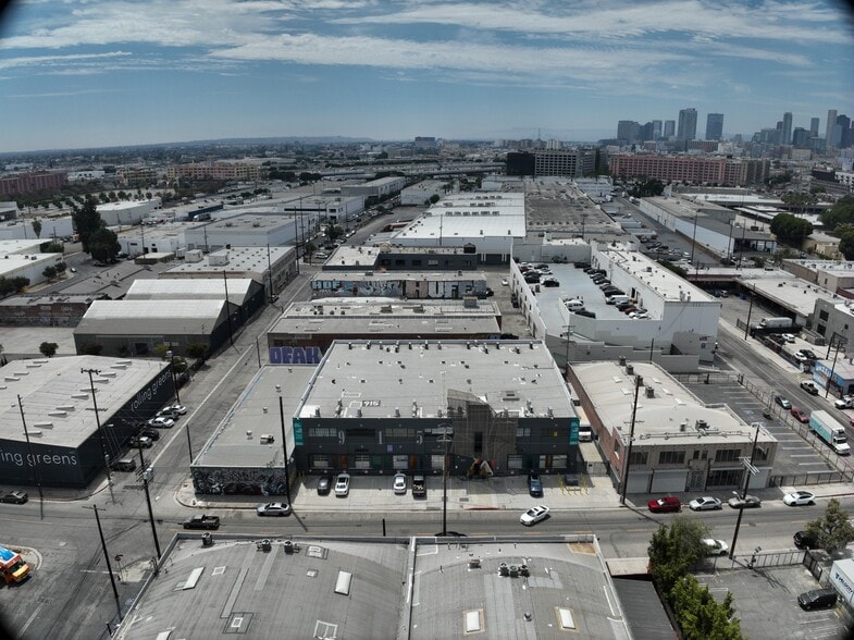 915 Mateo St, Los Angeles, CA for lease - Matterport Community - Image 2 of 21