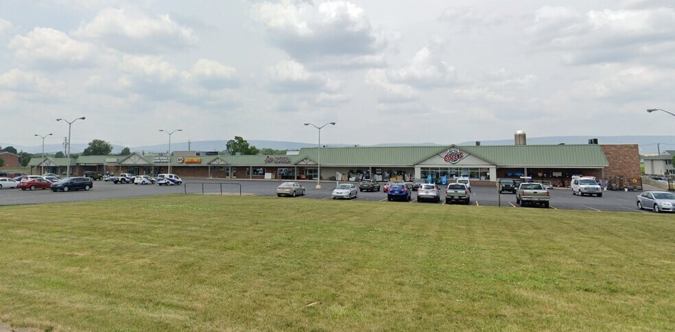 24 E Chestnut St, Mifflinburg, PA à louer - Photo principale - Image 1 de 1